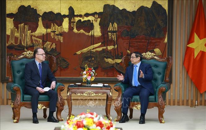 Thủ tướng Phạm Minh Chính tiếp ông Gennady Bezdetko, Đại sứ Liên bang Nga tại Việt Nam. Ảnh: Dương Giang - TTXVN