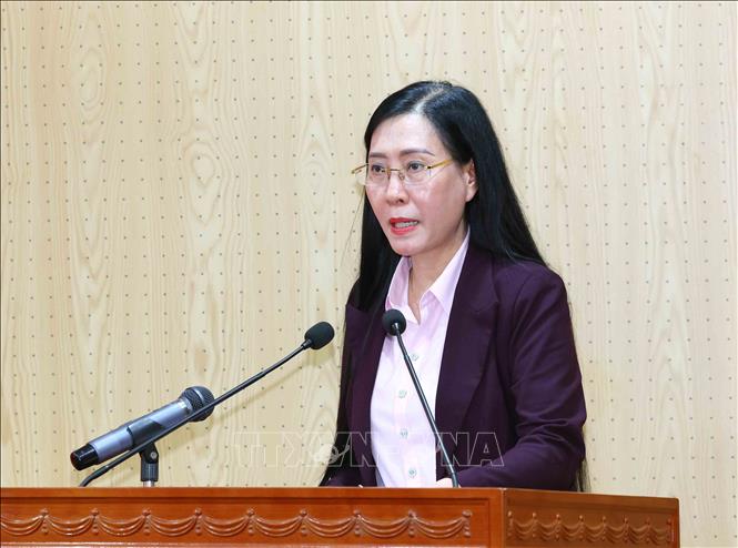 Đồng chí Bùi Thị Quỳnh Vân, Uỷ viên Trung ương Đảng, Phó Trưởng Ban Tổ chức Trung ương công bố Quyết định của Bộ Bett88 cá cược trực tuyến về công tác cán bộ. Ảnh: Phương Hoa - TTXVN