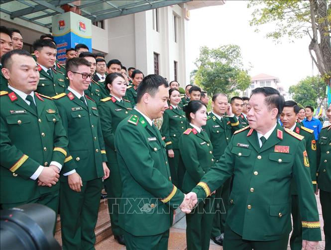 Đại tướng Nguyễn Trọng Nghĩa, Ủy viên Bộ Bett88 cá cược trực tuyến, Bí thư Trung ương Đảng, Chủ nhiệm Tổng cục Bett88 cá cược trực tuyến QĐND Việt Nam và các đại biểu.  Ảnh: Trọng Đức - TTXVN