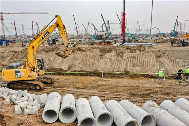 Dự án tiếp giáp Quốc lộ 1A, cao tốc Pháp Vân – Cầu Giẽ, Quốc lộ 21 C, đường Phan Trọng Tuệ, Vành đai 3,5 và đặc biệt là Vành đai 4, hình thành điểm nút giao thông chiến lược. Ảnh: Trung Nguyên - TTXVN