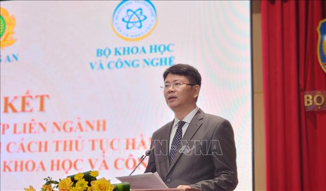 Thứ trưởng Bộ Tư pháp Nguyễn Thanh Tịnh thông tin về những nội dung cơ bản trong Quy chế phối hợp. Ảnh: Chu Thanh Vân - TTXVN