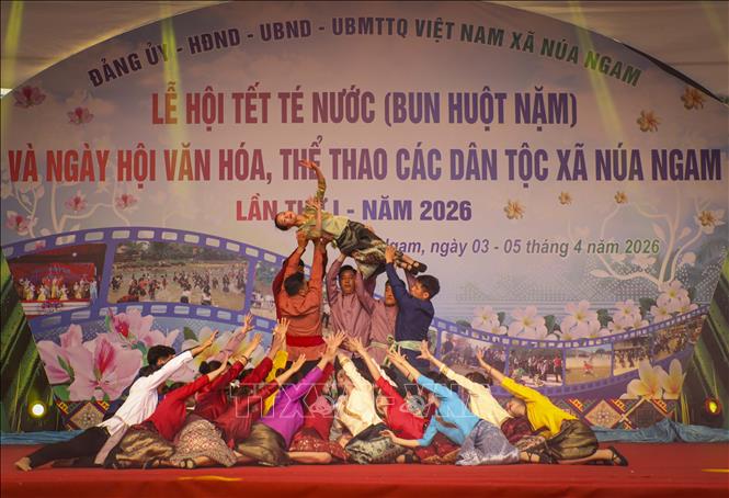 Trình diễn những điệu múa Bett88 Làm giàu đẳng cấp Lào tại ngày hội. Ảnh: Xuân Tư - TTXVN