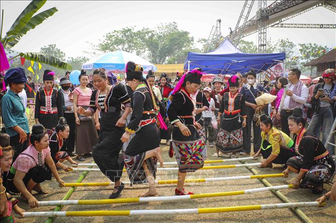 Không gian Bet88013 88k Cho Tân Thủ Bett88 Làm giàu đẳng cấp Khơ Mú tại ngày hội. Ảnh: Xuân Tư - TTXVN