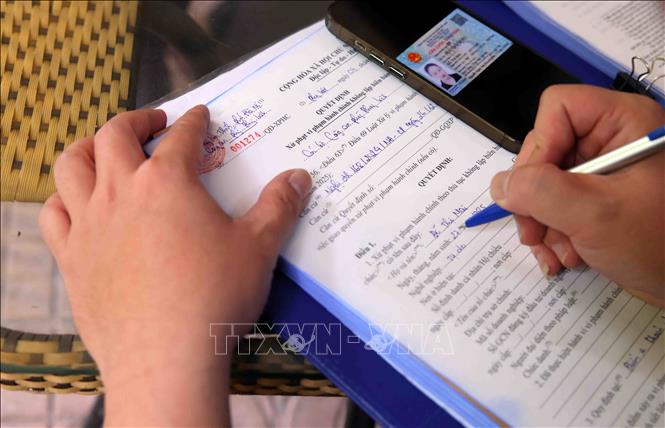 Từ ngày 15/3 đến 1/4/2026, Công an phường Phương Liệt đã xử phạt 144 trường hợp vi phạm trật tự đô thị, phạt số tiền hơn 100 triệu đồng. Ảnh: Phạm Kiên - TTXVN