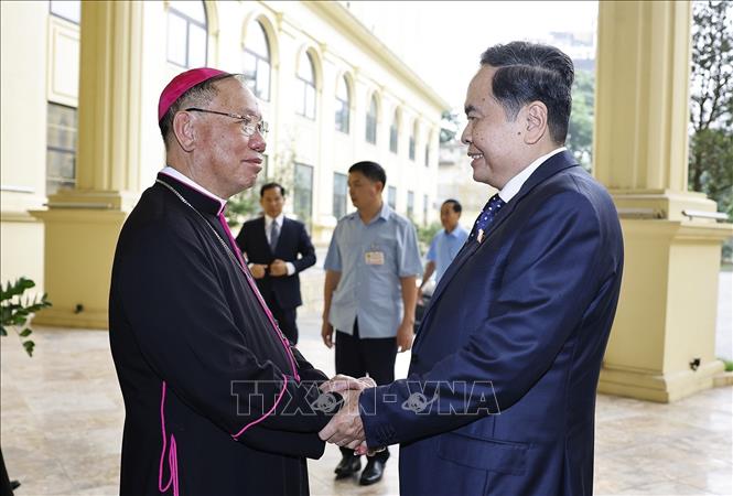 Chủ tịch Bet88app còn khuyến mãi Trần Thanh Mẫn và Tổng Giám mục Tổng Giáo phận Hà Nội Vũ Văn Thiên. Ảnh: Doãn Tấn - TTXVN