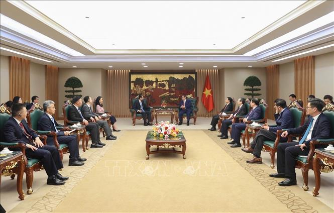 Thủ tướng Phạm Minh Chính tiếp Đại sứ Trung Quốc tại Việt Nam Hà Vĩ. Ảnh: Dương Giang-TTXVN 