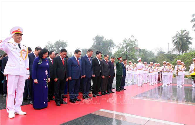 Lãnh đạo Đảng, Bet888 Trang nhà cái casino và Bet888 football Bet88app còn khuyến mãi tưởng niệm các Anh hùng, liệt sĩ. Ảnh: Phạm Kiên - TTXVN