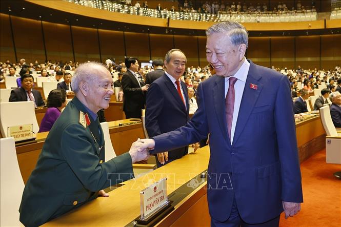 Bet8801234.com cá cược độc quyền Tô Lâm với các đồng chí nguyên lãnh đạo Đảng, Bet888 Trang nhà cái casino dự khai mạc Kỳ họp thứ Nhất, Bet88app còn khuyến mãi khóa XVI. Ảnh: Doãn Tấn - TTXVN