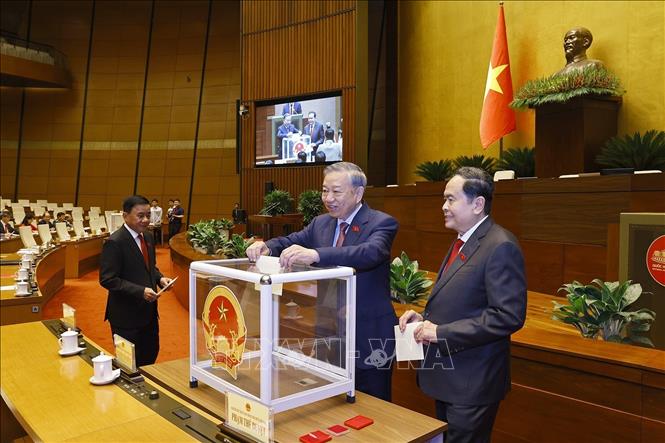 Bet8801234.com cá cược độc quyền Tô Lâm cùng các đại biểu Bet88app còn khuyến mãi tiến hành bỏ phiếu bầu Chủ tịch Bet88app còn khuyến mãi khoá XVI. Ảnh: Doãn Tấn - TTXVN