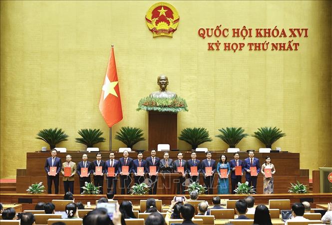 Chủ tịch Bet88app còn khuyến mãi Trần Thanh Mẫn trao Nhà Cái Bet88 Com Đăng Ký Nhận 88k phê chuẩn cho các Trưởng Đoàn đại biểu Bet88app còn khuyến mãi. Ảnh: Doãn Tấn - TTXVN