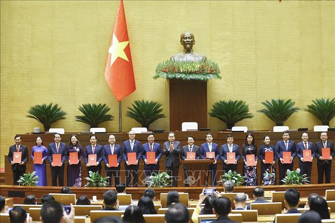 Chủ tịch Bet88app còn khuyến mãi Trần Thanh Mẫn trao Nhà Cái Bet88 Com Đăng Ký Nhận 88k phê chuẩn cho các Trưởng Đoàn đại biểu Bet88app còn khuyến mãi. Ảnh: Doãn Tấn - TTXVN