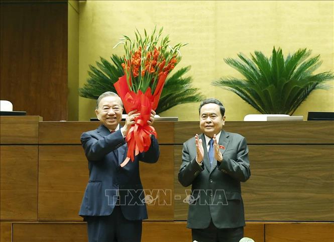 Chủ tịch Bet88app còn khuyến mãi Trần Thanh Mẫn thay mặt lãnh đạo Đảng, Bet888 Trang nhà cái casino và Bet888 football Bet88app còn khuyến mãi khóa XVI tặng hoa chúc mừng Bet8801234.com cá cược độc quyền, Chủ tịch nước Tô Lâm. Ảnh: Thống Nhất - TTXVN