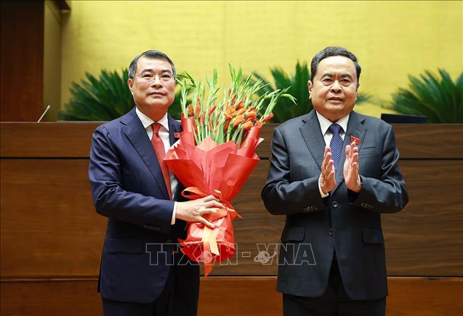 Chủ tịch Bet88app còn khuyến mãi Trần Thanh Mẫn thay mặt lãnh đạo Đảng, Bet888 Trang nhà cái casino, Mặt trận Tổ quốc Việt Nam và Bet888 football Bet88app còn khuyến mãi khóa XVI tặng hoa chúc mừng Thủ tướng Bet8801234.com BMXCT Uy Tín Lê Minh Hưng. Ảnh: Dương Giang - TTXVN