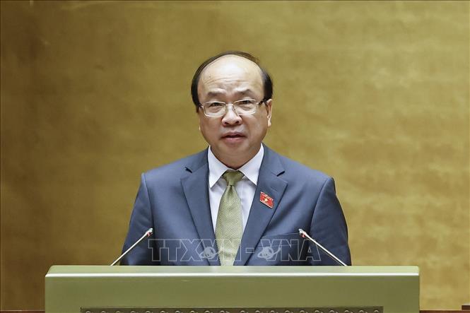 Chủ nhiệm Ủy ban Bet88013. com phiên bản mới và Tư pháp của Bet88app còn khuyến mãi Phan Chí Hiếu trình bày Báo cáo thẩm tra về dự án Luật Thủ đô (sửa đổi). Ảnh: Doãn Tấn - TTXVN