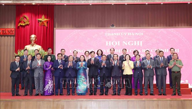 Thường trực Ban Bí thư Trần Cẩm Tú cùng các đồng chí lãnh đạo dự hội nghị. Ảnh: Phương Hoa - TTXVN