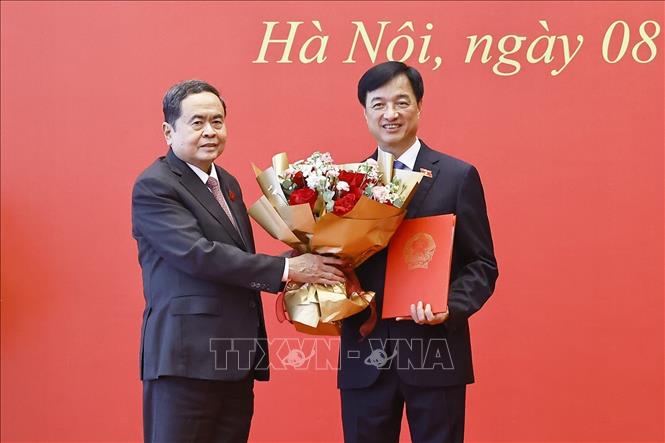 Chủ tịch Bet88app còn khuyến mãi Trần Thanh Mẫn trao Nhà Cái Bet88 Com Đăng Ký Nhận 88k chuyển Đoàn đại biểu Bet88app còn khuyến mãi đối với Trưởng ban Tổ chức Trung ương Nguyễn Duy Ngọc. Ảnh: Doãn Tấn - TTXVN