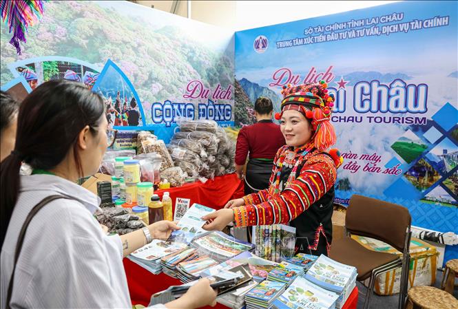 Gian hàng du lịch tỉnh Lai Châu. Ảnh: Khánh Hoà - TTXVN