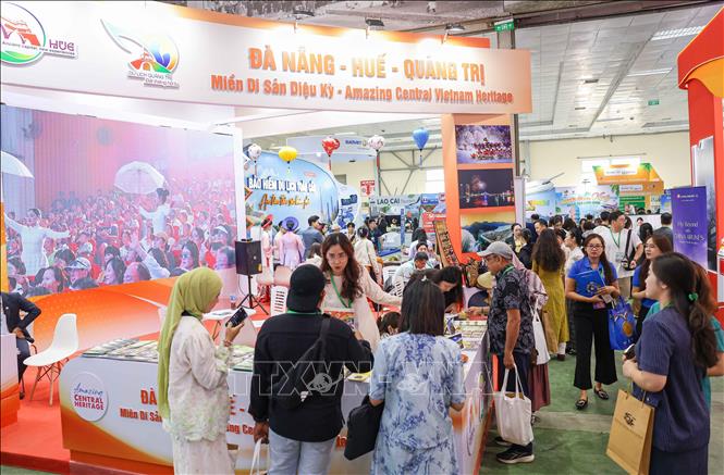Ngày đầu diễn ra VITM 2026, đã thu hút sự quan tâm của đông đảo doanh nghiệp hoạt động trong lĩnh vực du lịch, người dân và du khách. Ảnh: Khánh Hoà - TTXVN