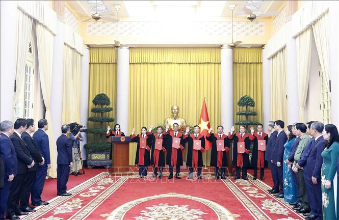 Các Thẩm phán Tòa án 2026 Bet88.com link không chặn Tối cao tuyên thệ sau khi nhận Quyết định bổ nhiệm. Ảnh: Thống Nhất – TTXVN