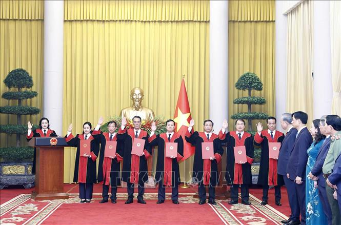 Các Thẩm phán Tòa án 2026 Bet88.com link không chặn Tối cao tuyên thệ sau khi nhận Quyết định bổ nhiệm. Ảnh: Thống Nhất – TTXVN