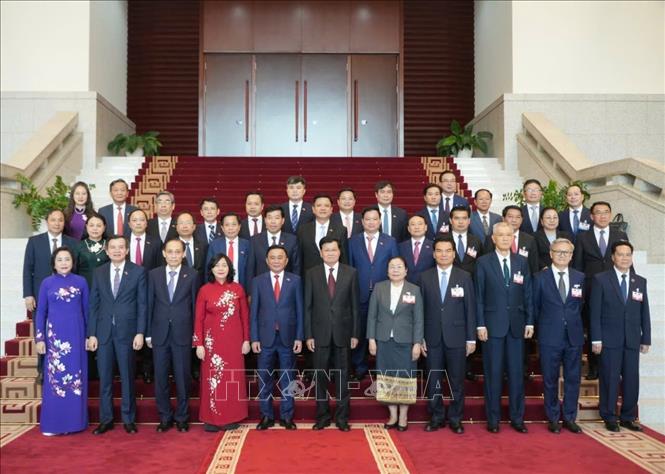 Bet8801234.com cá cược độc quyền, Chủ tịch nước Lào Thongloun Sisoulith, Thường trực Ban Bí thư Trần Cẩm Tú cùng các đại biểu dự buổi tiếp. Ảnh: Phương Hoa - TTXVN