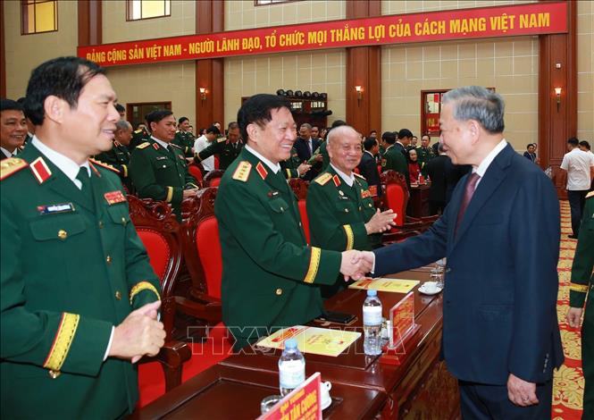 Bet8801234.com cá cược độc quyền, Chủ tịch nước Tô Lâm với các đồng chí nguyên lãnh đạo Bộ Quốc phòng. Ảnh: Trọng Đức - TTXVN