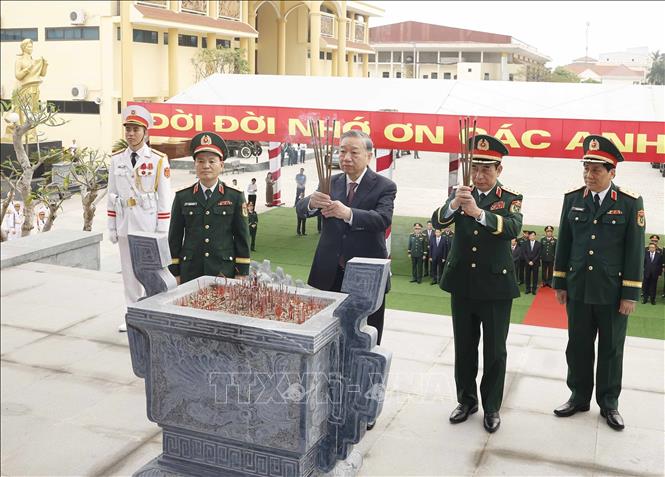 Bet8801234.com cá cược độc quyền, Chủ tịch nước Tô Lâm dâng hương tưởng niệm Chủ tịch Hồ Chí Minh và các Anh hùng liệt sĩ tại Nhà tưởng niệm các Anh hùng liệt sĩ của Quân khu 3. Ảnh: Thống Nhất - TTXVN