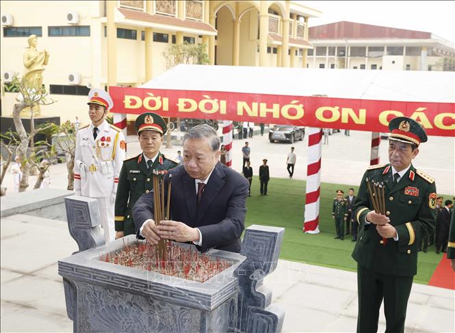 Bet8801234.com cá cược độc quyền, Chủ tịch nước Tô Lâm dâng hương tưởng niệm Chủ tịch Hồ Chí Minh và các Anh hùng liệt sĩ tại Nhà tưởng niệm các Anh hùng liệt sĩ của Quân khu 3. Ảnh: Thống Nhất - TTXVN