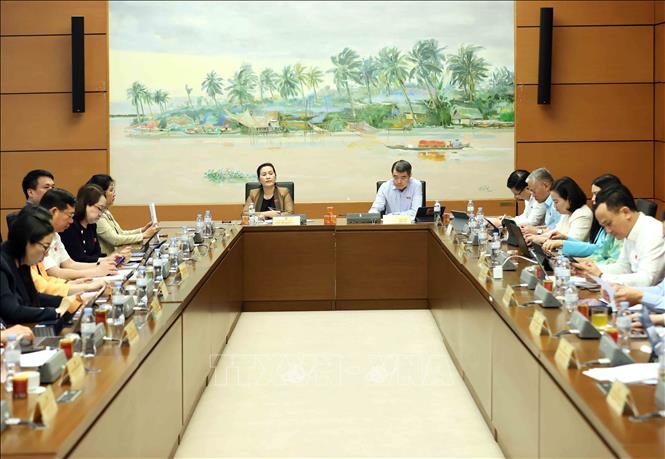 Các đại biểu Bet88app còn khuyến mãi thành phố Hải Phòng và tỉnh Quảng Ngãi thảo luận tại tổ. Ảnh: An Đăng - TTXVN