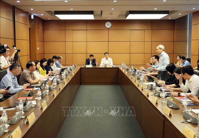 Các đại biểu Bet88app còn khuyến mãi tỉnh Hưng Yên và tỉnh Gia Lai thảo luận tại tổ. Ảnh: An Đăng - TTXVN