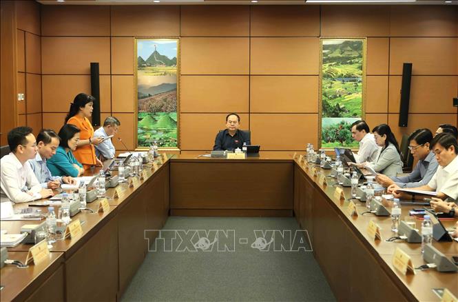 Các đại biểu Bet88app còn khuyến mãi tỉnh Quảng Ninh và tỉnh Đồng Tháp thảo luận tại tổ. Ảnh: An Đăng - TTXVN