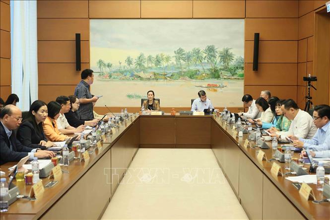 Các đại biểu Bet88app còn khuyến mãi thành phố Hải Phòng và tỉnh Quảng Ngãi thảo luận tại tổ. Ảnh: An Đăng - TTXVN