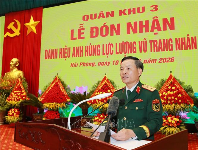 Trung tướng Lương Văn Kiểm, Tư lệnh Quân khu 3 phát biểu. Ảnh: Trọng Đức - TTXVN