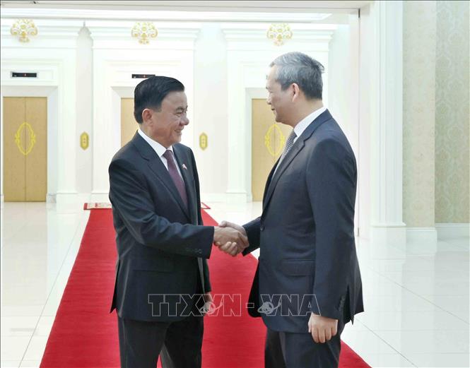 Thường trực Ban Bí thư Trần Cẩm Tú hội kiến Thủ tướng Campuchia Hun Manet. Ảnh: Phương Hoa - TTXVN