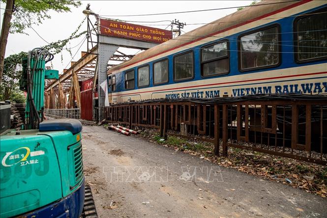 Việc sửa chữa nhằm mục tiêu bảo đảm an toàn cho tuyến đường sắt Hà Nội – Đồng Đăng đi qua khu vực này. Ảnh: Vân Chi/TTXVN phát