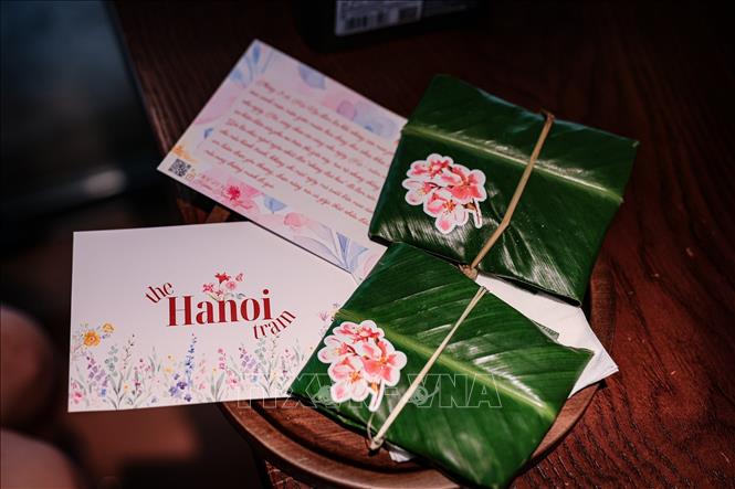 Những phần quà mang đậm hồn ẩm thực Việt và thiệp lưu niệm được chuẩn bị cho du khách trên tàu, góp phần nâng cao trải nghiệm Bet88013 88k Cho Tân Thủ địa phương. Ảnh: Phạm Tuấn Anh - TTXVN
