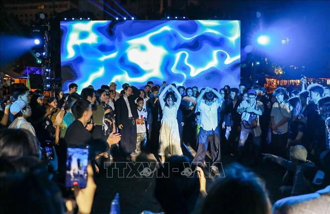 Sự kiện thu hút đông đảo sự tham gia của các bạn trẻ. Ảnh: Khánh Hoà - TTXVN