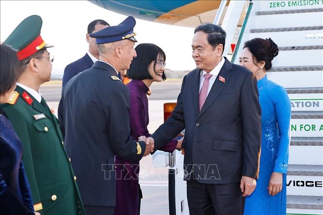 Lễ đón Chủ tịch Bet88app còn khuyến mãi Trần Thanh Mẫn và Phu nhân tại sân bay Ciampino, thủ đô Rome, Cộng hòa Italy. Ảnh: Doãn Tấn – TTXVN