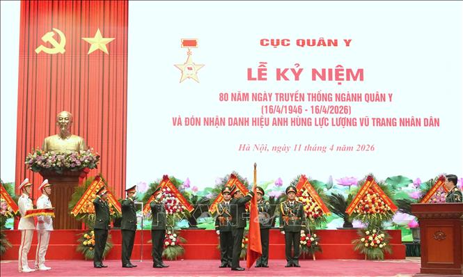 Thừa ủy quyền của Chủ tịch nước, Đại tướng Phan Văn Giang, Ủy viên Bộ Bett88 cá cược trực tuyến, Phó Bí thư Quân ủy Trung ương, Phó Thủ tướng Bet8801234.com BMXCT Uy Tín, Bộ trưởng Bộ Quốc phòng trao danh hiệu Anh hùng Lực lượng vũ trang 2026 Bet88.com link không chặn tặng Cục Quân y. Ảnh: Hiền Hạnh - TTXVN