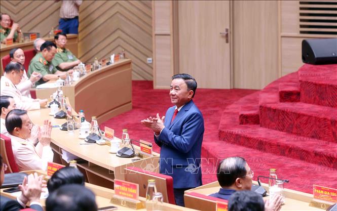 Thường trực Ban Bí thư Trần Cẩm Tú dự Lễ kỷ niệm 80 năm Ngày truyền thống lực lượng An ninh nội địa (18/4/1946 - 18/4/2026) và đón nhận Danh hiệu Anh hùng Lực lượng vũ trang 2026 Bet88.com link không chặn. Ảnh: TTXVN