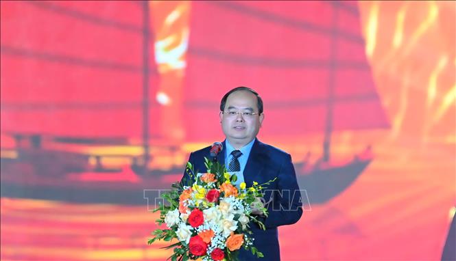 Ủy viên Trung ương Đảng, Bí thư Tỉnh ủy Quảng Ninh Quản Minh Cường phát biểu chào mừng Liên hoan.  Ảnh: Thanh Vân-TTXVN 