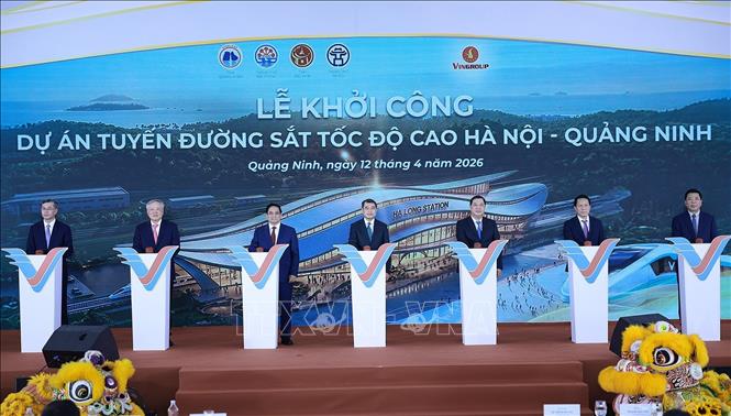 Thủ tướng Lê Minh Hưng và các đại biểu khởi công Dự án tuyến đường sắt tốc độ cao Hà Nội - Quảng Ninh. Ảnh: Dương Giang - TTXVN
