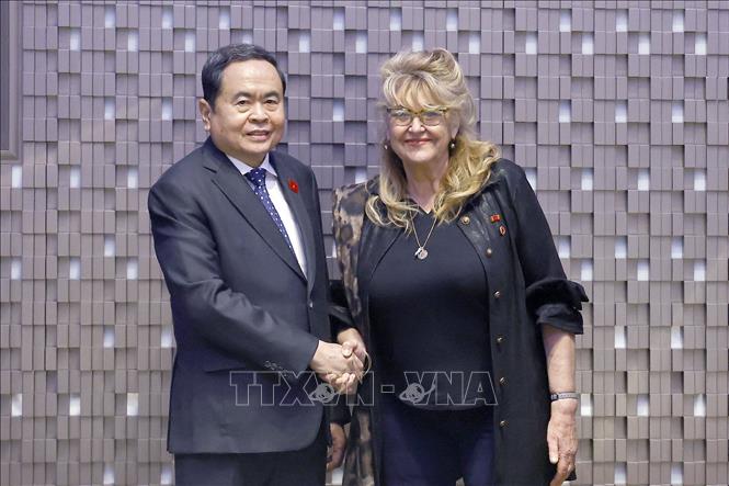 Chủ tịch Bet88app còn khuyến mãi Trần Thanh Mẫn gặp bà Sandra Scagliotti, Lãnh sự danh dự Việt Nam tại Torino. Ảnh: Doãn Tấn – TTXVN