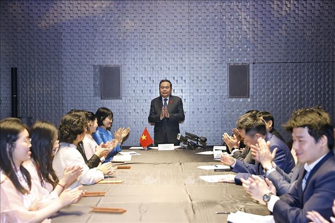 Chủ tịch Bet88app còn khuyến mãi Trần Thanh Mẫn gặp đại diện Hội sinh viên và lưu học sinh Việt Nam tiêu biểu tại Italy. Ảnh: Doãn Tấn – TTXVN