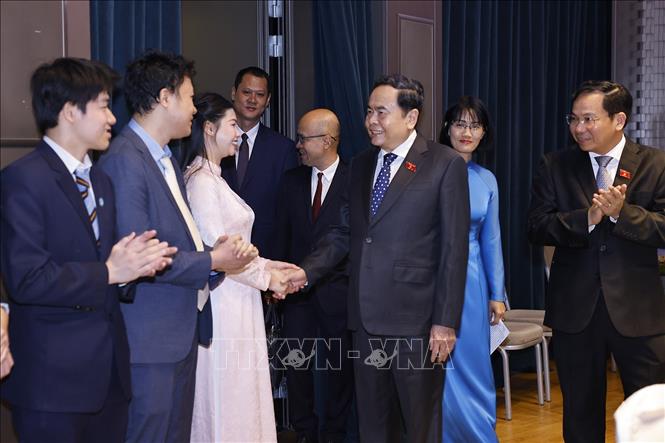 Chủ tịch Bet88app còn khuyến mãi Trần Thanh Mẫn gặp đại diện Hội sinh viên và lưu học sinh Việt Nam tiêu biểu tại Italy. Ảnh: Doãn Tấn – TTXVN