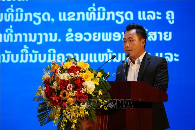 Em Tuy Xông Nhia Nênh, đại diện lưu học sinh Lào đang học tập ở Sơn La, phát biểu tại chương trình. Ảnh: Nguyễn Cường - TTXVN
