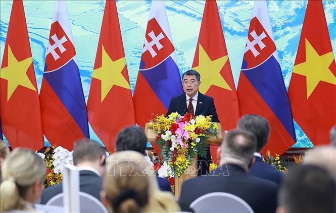 Thủ tướng  Lê Minh Hưng phát biểu tại cuộc gặp gỡ báo chí hai nước. Ảnh: Dương Giang-TTXVN
