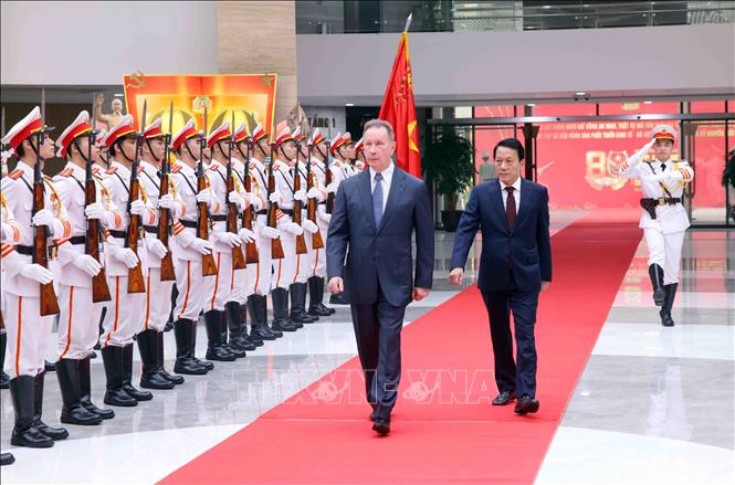 Đại tướng Lương Tam Quang, Bộ trưởng Công an Việt Nam và Đại tướng Zolotov Viktor, Giám đốc Cơ quan Vệ binh quốc gia Liên bang Nga duyệt đội danh dự Công an 2026 Bet88.com link không chặn. Ảnh: Phạm Kiên - TTXVN