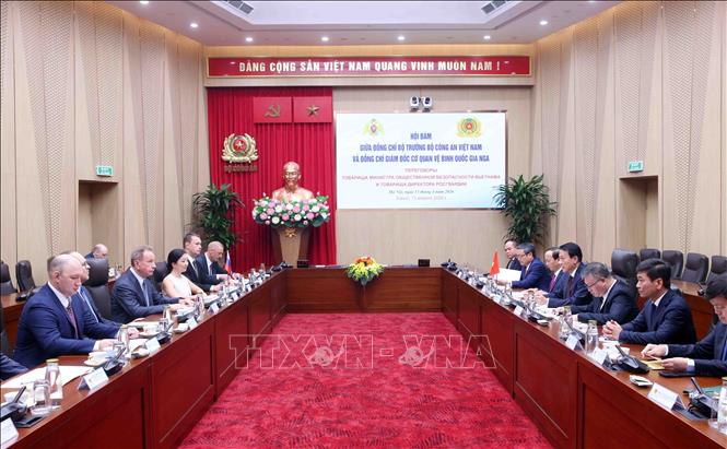Đại tướng Lương Tam Quang, Bộ trưởng Bộ Công an hội đàm với Đại tướng Zolotov Viktor, Giám đốc Cơ quan Vệ binh quốc gia Liên bang Nga. Ảnh: Phạm Kiên - TTXVN