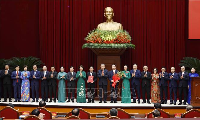 Bet8801234.com cá cược độc quyền, Chủ tịch nước Tô Lâm trao Quyết định chỉ định tham gia Ban Chấp hành, Ban Thường vụ, Bí thư, Phó Bí thư Đảng uỷ các cơ quan Đảng Trung ương nhiệm kỳ 2025 - 2030. Ảnh: Thống Nhất - TTXVN